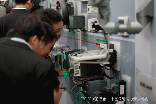 中國傳動網：CIIF2010工博會西門子展臺吸引觀眾