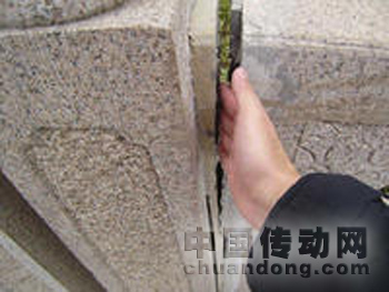 大橋裂縫最寬處可輕松伸進一只手