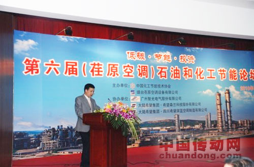 智光電氣石油化工行業營銷部總經理龔魁武現場介紹“工業電氣節能增效整體解決方案”