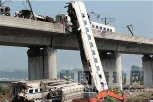 動(dòng)車事故現(xiàn)場