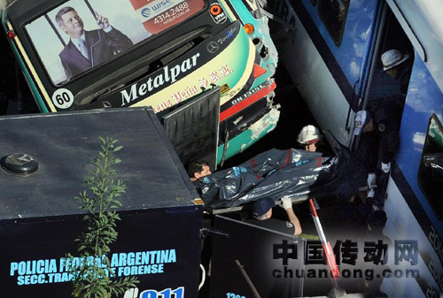 兩名被送到醫院搶救的傷員也因傷重不治身亡