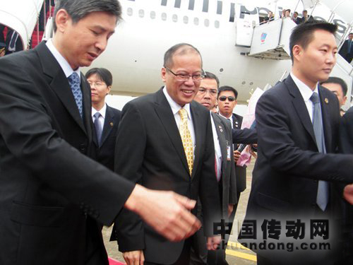 9月3日，菲律賓總統(tǒng)貝尼尼奧·阿基諾三世（圖中）乘專機飛抵廈門高崎機場，開始在福建的“追溯祖輩足跡”之旅。