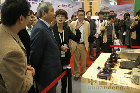 武漢市副市長邵為民視察公司展位，聽取工作匯報