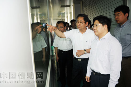 國家發改委東北振興司副司長姜四清一行到新松公司參觀調研