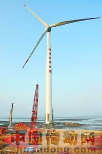 國內(nèi)首臺(tái)5兆瓦海上風(fēng)機(jī)矗立在福清市三山鎮(zhèn)東沙村海岬